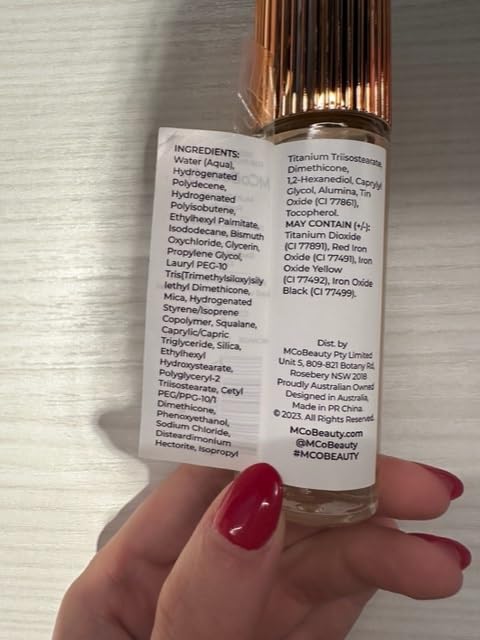 MCoBeauty - Flawless Glow Luminous Skin Filter - 3 Light Shade - 4-in-1 Multi-Use Formula that Contains Squalane - Includes Doe Foot Applicator - Liquid Illuminator