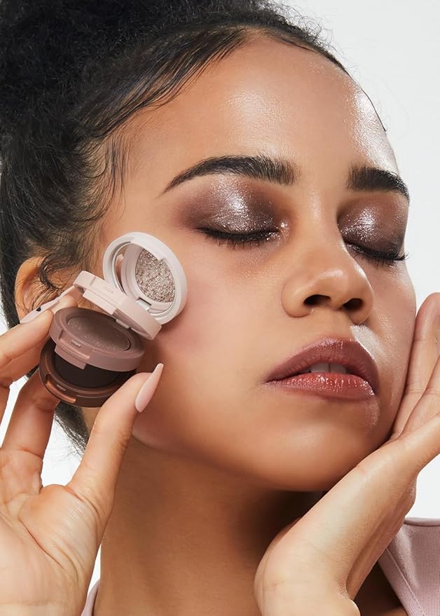 Kaja Beauty Bento Collection | Glitter + Shimmer + Matte | 21 Cold Brew Einspänner - Soft Ash Gray | 2019 Best of Beauty Award in Glitter