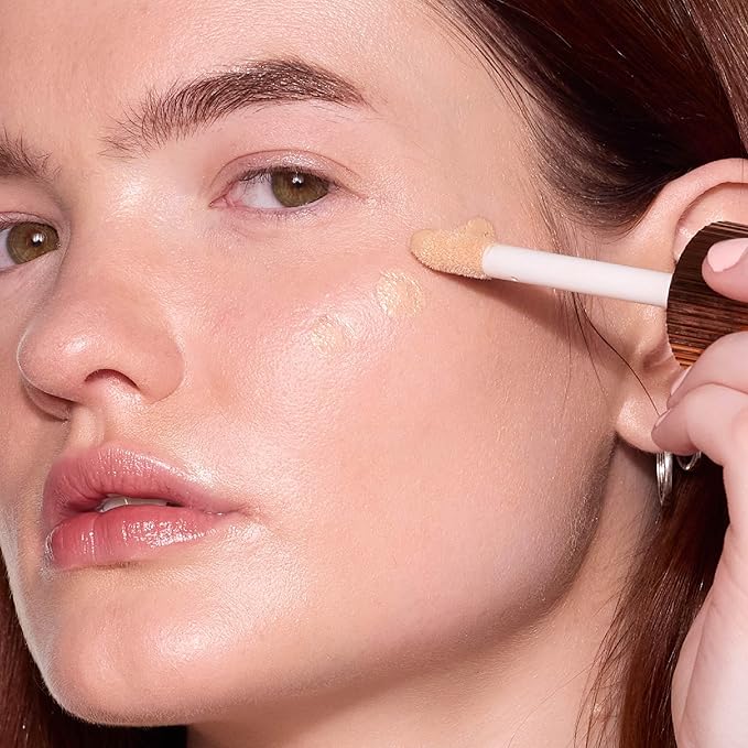 MCoBeauty - Flawless Glow Luminous Skin Filter - 3 Light Shade - 4-in-1 Multi-Use Formula that Contains Squalane - Includes Doe Foot Applicator - Liquid Illuminator