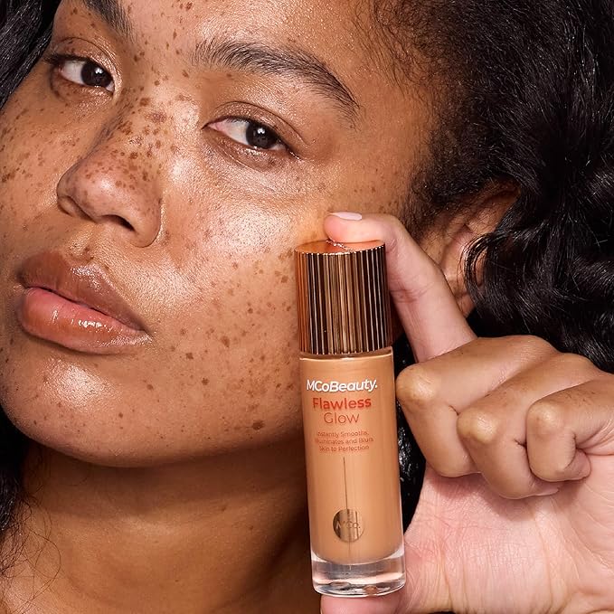 MCoBeauty - Flawless Glow Luminous Skin Filter - 6.5 Natural Honey - 4-in-1 Multi-Use Formula that Contains Squalane - Includes Doe Foot Applicator - Liquid Illuminator